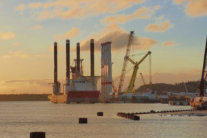 Die »Sea Brave« hat erstmals im Hafen Mukran Komponenten für den Offshore-Windpark »Wikinger« geladen