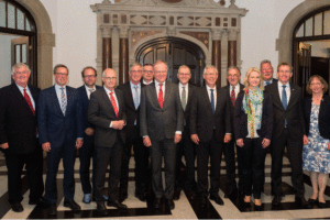Gruppenfoto der Regierungschefs mit dem Unternehmerkuratorium Nord (Foto: Senat Bremen)